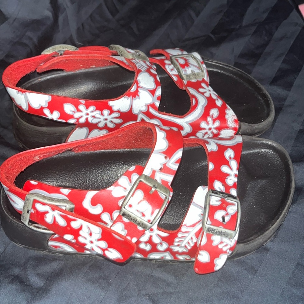Girl’s Size 32 BIRKI’S RED & WHITE FLORAL BIRKENSTOCK SANDALS (Size 1 - 1.5)